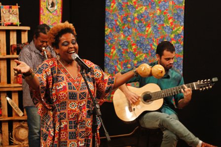 Imagem de cantora no programa