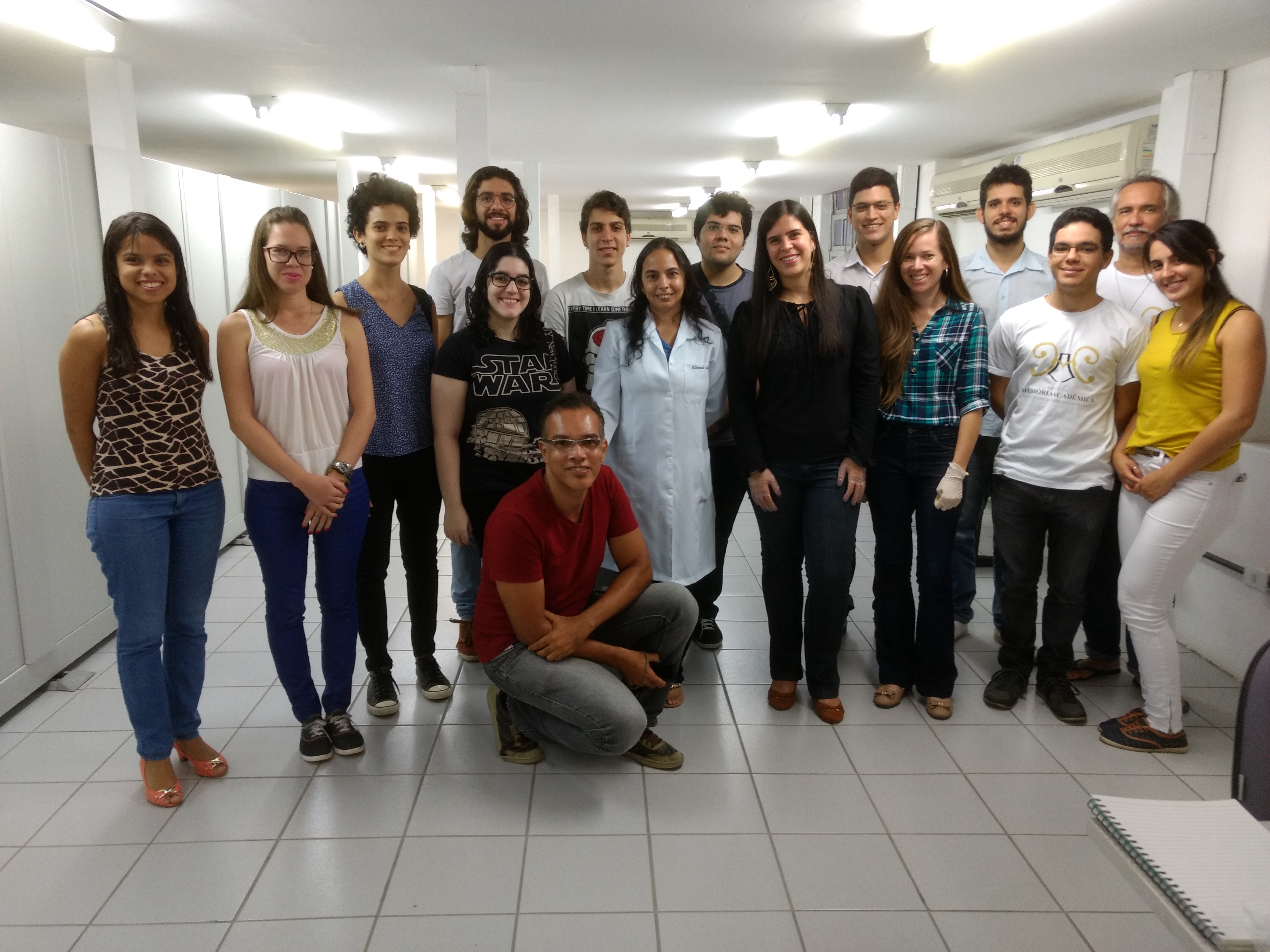 Foto da Equipe do Arquivo, Professor Humberto e os alunos do Projeto Memória Acadêmica da Faculdade de Direito do Recife (FDR).