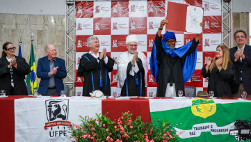 UFPE concede título de Doutor Honoris Causa ao cantor e compositor Maciel Melo